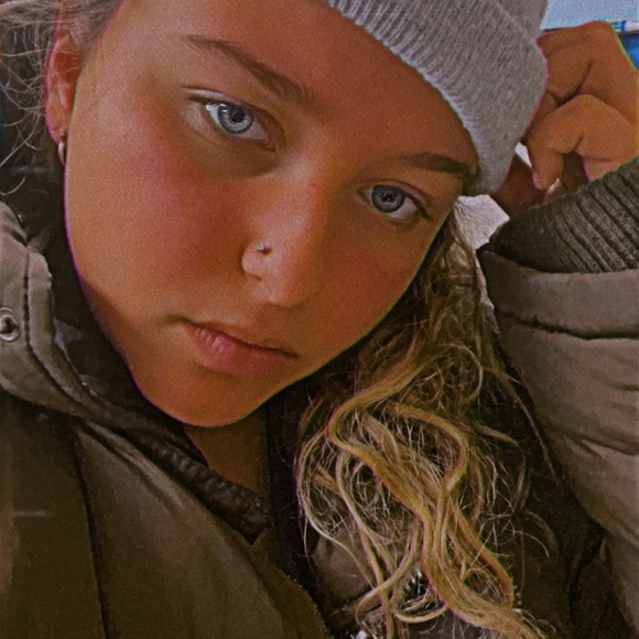 Meet your Posher, Juliana - Picture 4 of 5